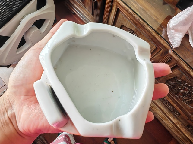 古玩陶瓷煙灰缸真品鑒賞圖