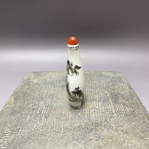 古玩陶瓷山水紋鼻煙壺真品鑒賞圖