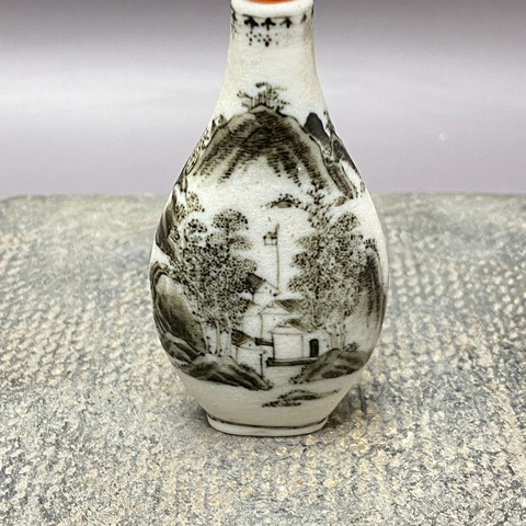 古玩陶瓷山水紋鼻煙壺真品鑒賞圖