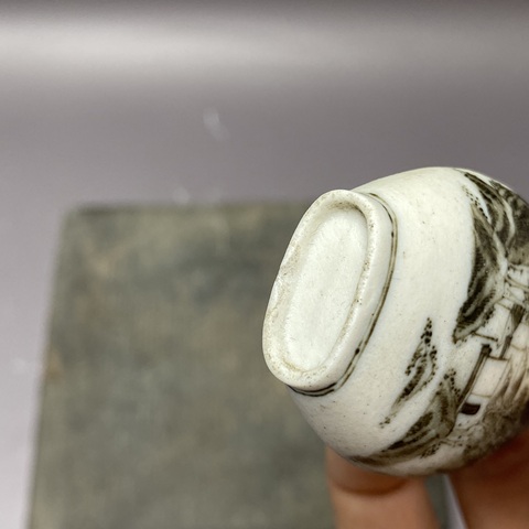 古玩陶瓷山水紋鼻煙壺真品鑒賞圖