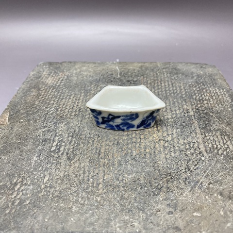 古玩陶瓷晚清扇面型青花鳥食碗真品鑒賞圖
