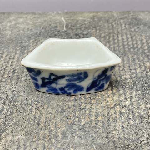 古玩陶瓷晚清扇面型青花鳥食碗真品鑒賞圖