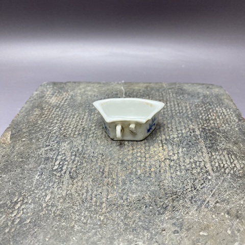 古玩陶瓷晚清扇面型青花鳥食碗真品鑒賞圖