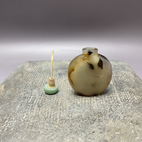 古玩陶瓷鼻煙壺真品鑒賞圖