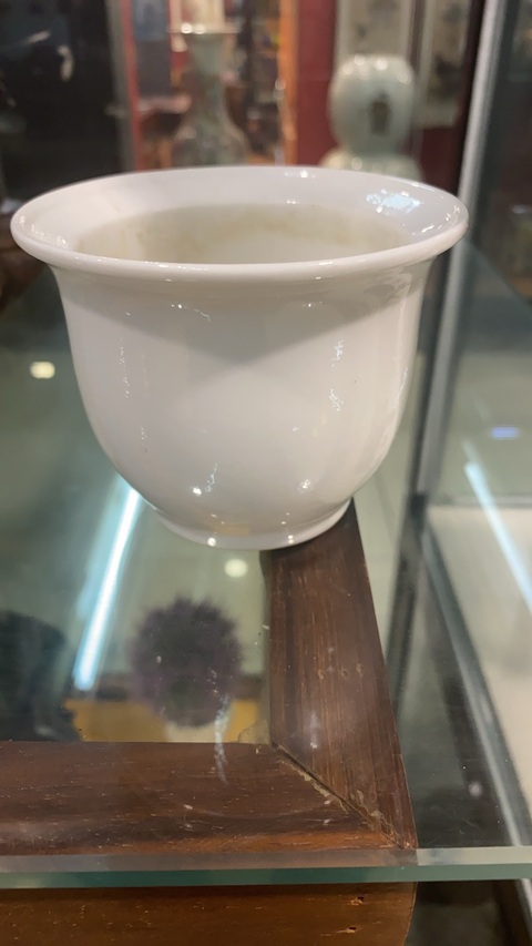 古玩陶瓷白釉花盆真品鑒賞圖
