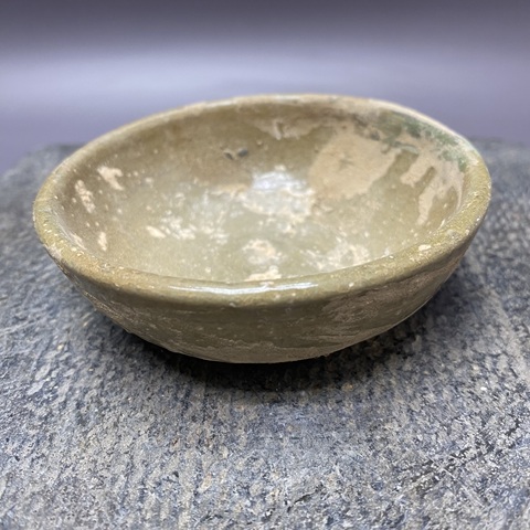 古玩陶瓷龍泉窯青釉杯真品鑒賞圖