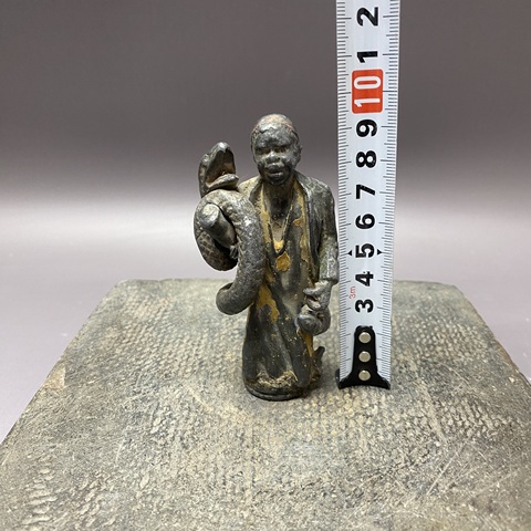 古玩陶瓷錫制訓蛇人物擺件真品鑒賞圖