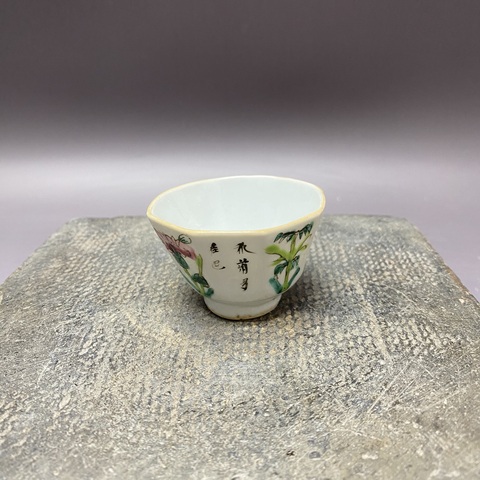 古玩陶瓷花卉詩(shī)紋粉彩八角杯真品鑒賞圖