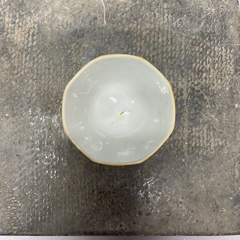 古玩陶瓷花卉詩(shī)紋粉彩八角杯真品鑒賞圖