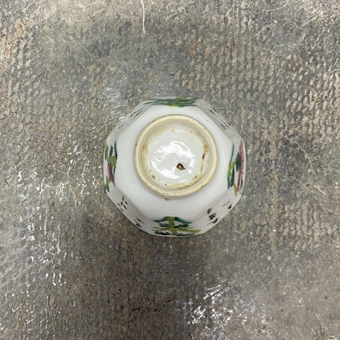 古玩陶瓷花卉詩(shī)紋粉彩八角杯真品鑒賞圖