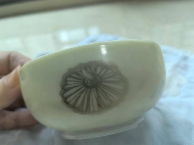 古玩陶瓷花卉紋碗真品鑒賞圖