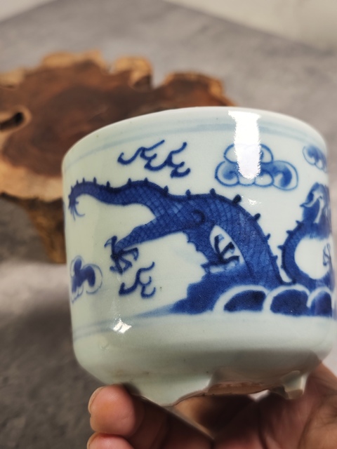 古玩陶瓷龍紋三足筒式香爐真品鑒賞圖