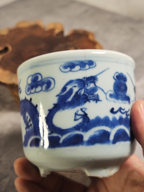 古玩陶瓷龍紋三足筒式香爐真品鑒賞圖