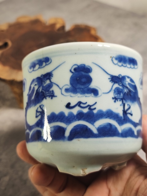 古玩陶瓷龍紋三足筒式香爐真品鑒賞圖