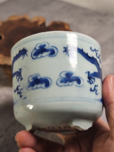 古玩陶瓷龍紋三足筒式香爐真品鑒賞圖