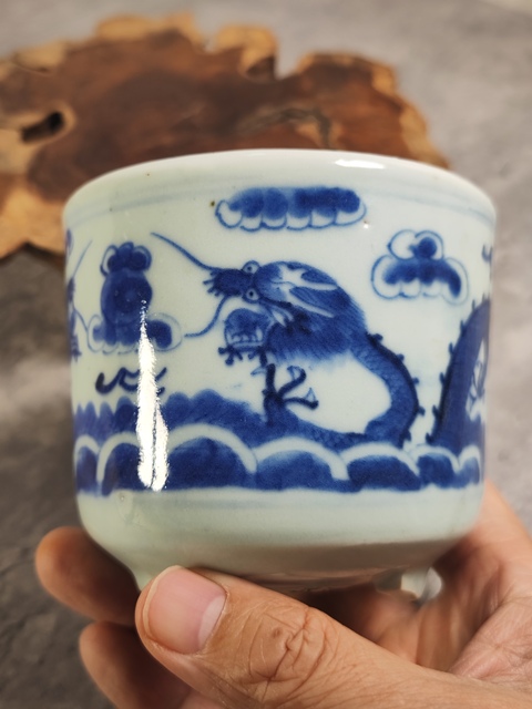 古玩陶瓷龍紋三足筒式香爐真品鑒賞圖