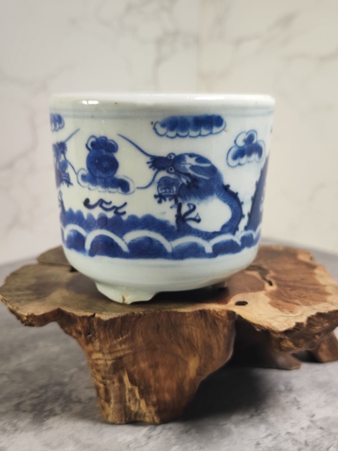 古玩陶瓷龍紋三足筒式香爐真品鑒賞圖