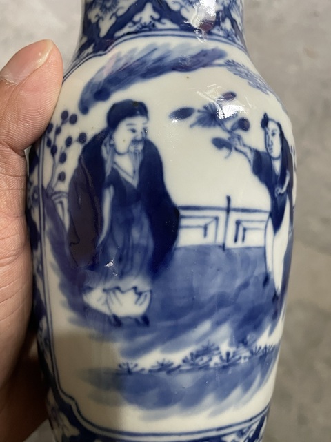 古玩陶瓷青花四愛(ài)圖撇口瓶真品鑒賞圖