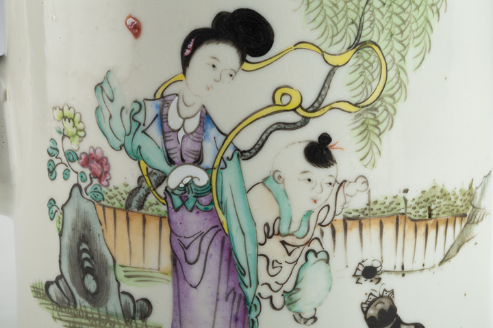 古玩陶瓷民國·粉彩仕女教子圖提梁壺真品鑒賞圖