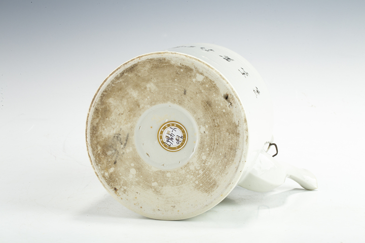 古玩陶瓷民國·粉彩仕女教子圖提梁壺真品鑒賞圖