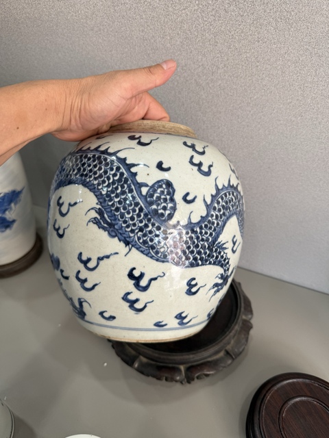 古玩陶瓷青花龍紋罐真品鑒賞圖