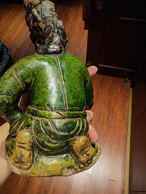 古玩陶瓷三彩人物俑真品鑒賞圖