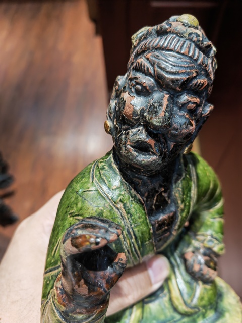 古玩陶瓷三彩人物俑真品鑒賞圖