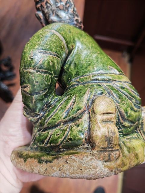 古玩陶瓷三彩人物俑真品鑒賞圖