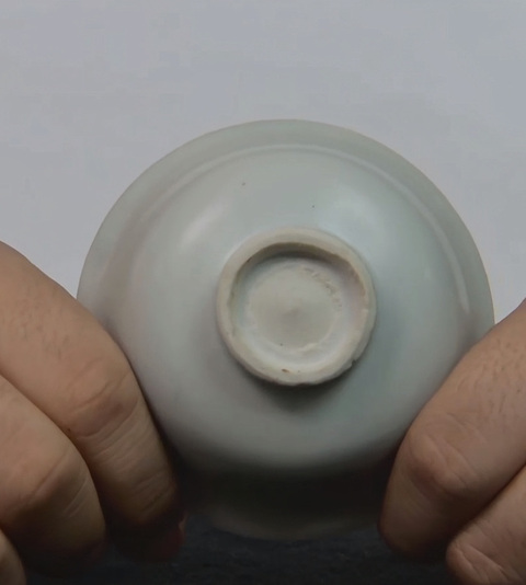 古玩陶瓷卵白釉壓手杯真品鑒賞圖
