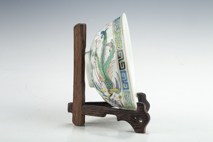 古玩陶瓷民國·粉彩龍鳳呈祥紋碗
真品鑒賞圖