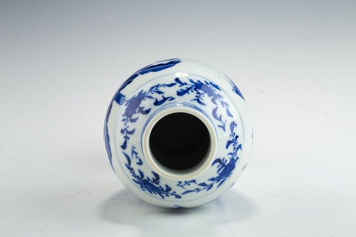 古玩陶瓷清晚·青花仕女教子圖獅鈕蓋瓶真品鑒賞圖