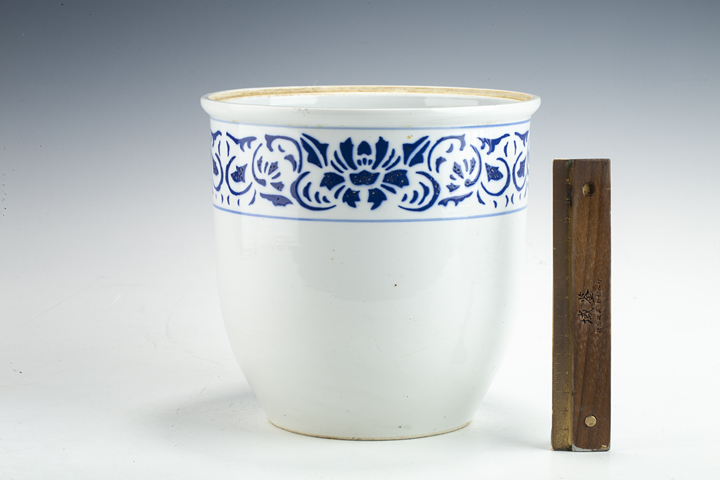 古玩陶瓷創匯·釉下彩花卉紋缸真品鑒賞圖