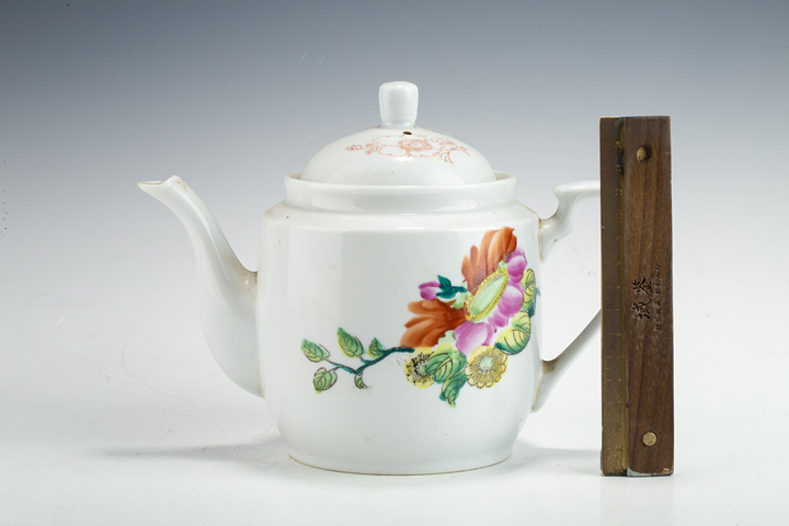 古玩陶瓷70、80年代·粉彩花卉紋茶壺真品鑒賞圖