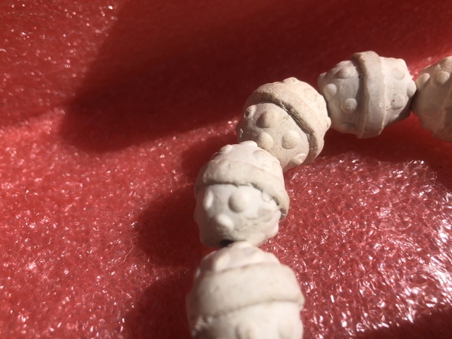 古玩陶瓷宋代.瓷珠手串拍賣,當前價格0元