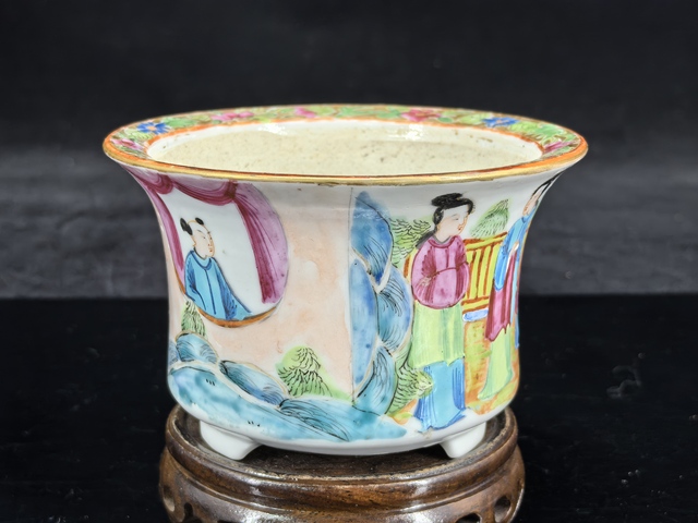 古玩陶瓷清中期廣彩人物故事菖蒲盆。真品鑒賞圖