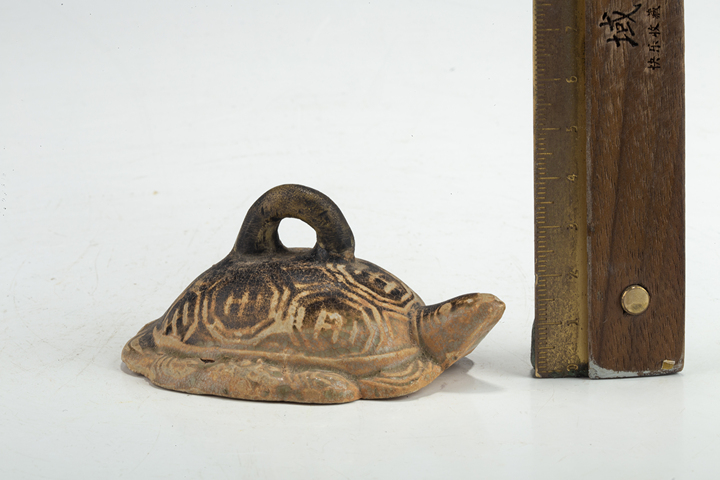 古玩陶瓷明以前·醬釉龜形鎮(zhèn)真品鑒賞圖