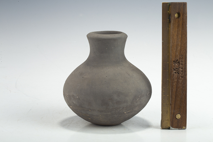 古玩陶瓷明以前·灰陶壺真品鑒賞圖