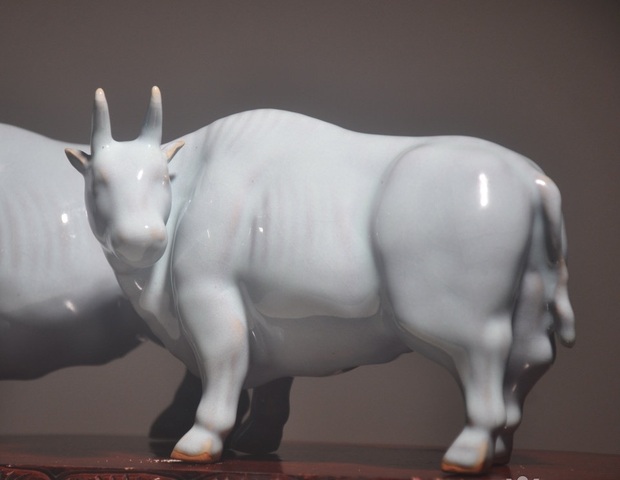古玩陶瓷雙牛塑像真品鑒賞圖