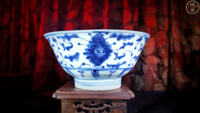 古玩陶瓷青花纏枝蓮紋碗真品鑒賞圖