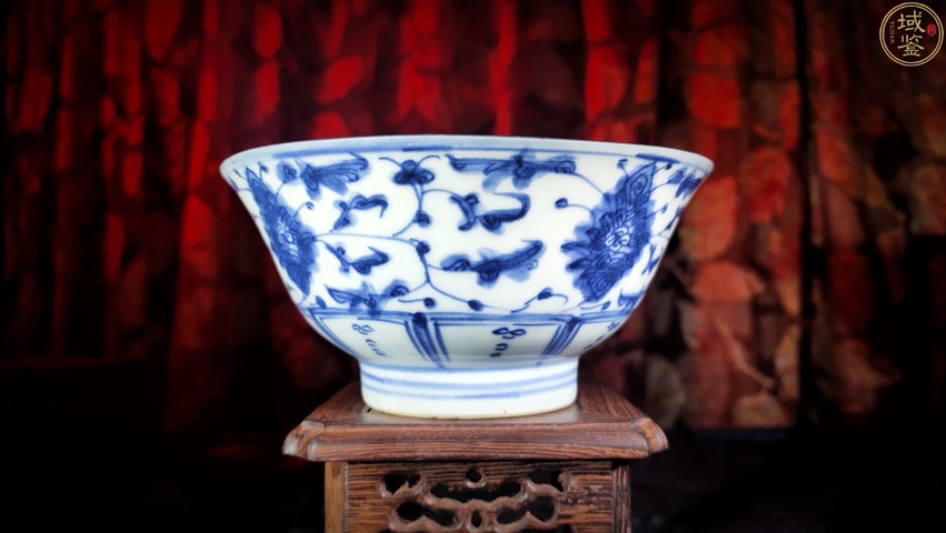 古玩陶瓷青花纏枝蓮紋碗真品鑒賞圖
