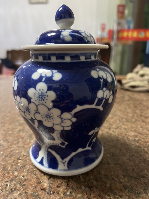 古玩陶瓷青花留白冰梅紋將軍罐真品鑒賞圖