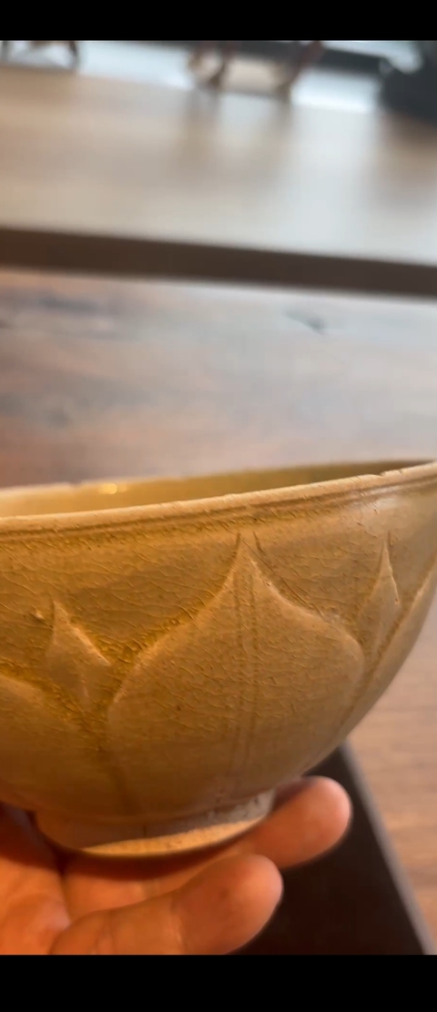 古玩陶瓷岳州窯青釉刻仰蓮紋碗真品鑒賞圖