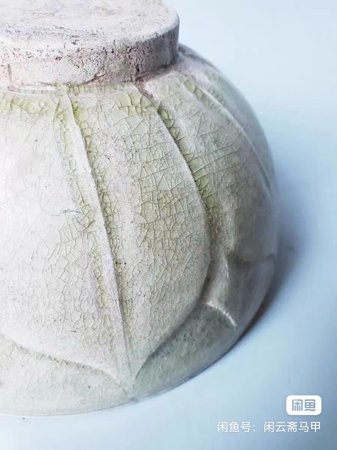 古玩陶瓷岳州窯青釉刻仰蓮紋碗真品鑒賞圖
