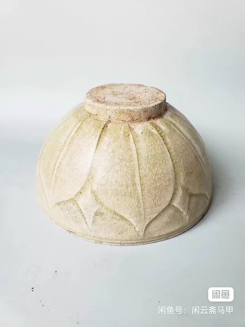 古玩陶瓷岳州窯青釉刻仰蓮紋碗真品鑒賞圖