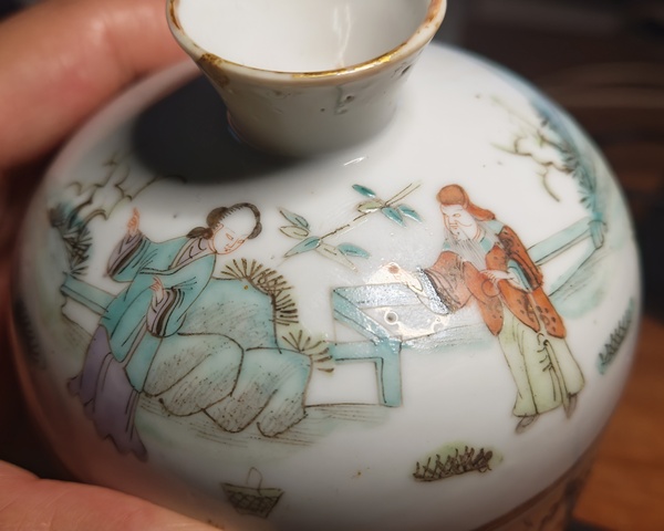 古玩陶瓷人物紋粉彩蓋缸真品鑒賞圖