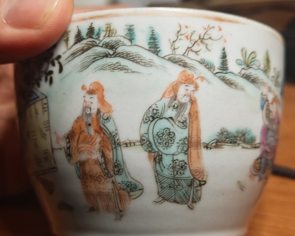 古玩陶瓷人物紋粉彩蓋缸真品鑒賞圖