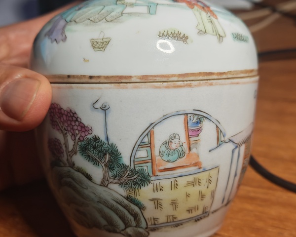 古玩陶瓷人物紋粉彩蓋缸真品鑒賞圖