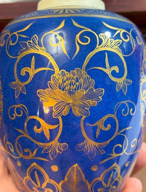 古玩陶瓷清晚期灑藍釉描金花卉龍紋罐拍賣，當(dāng)前價格5680元