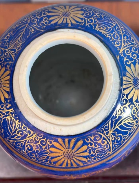 古玩陶瓷清晚期灑藍釉描金花卉龍紋罐拍賣，當(dāng)前價格5680元