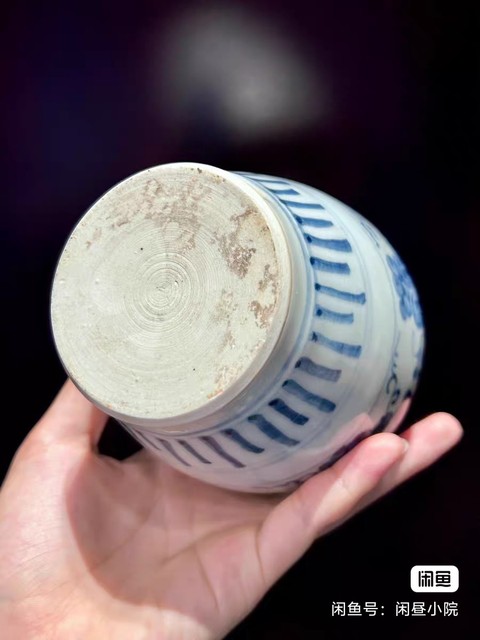 古玩陶瓷葡萄紋青花罐真品鑒賞圖